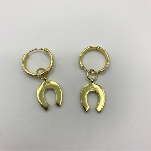 NEW Mountain and Moon Horseshoe Charm Bambina Earrings Gold - Picture 3 of 3